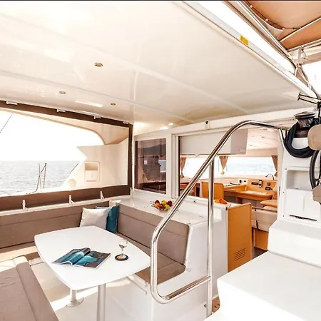 Πλωτό κατάλυμα Boat Nicole