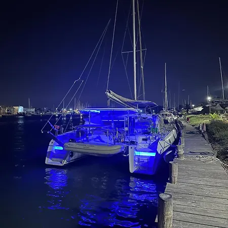 Πλωτό κατάλυμα Boat Nicole